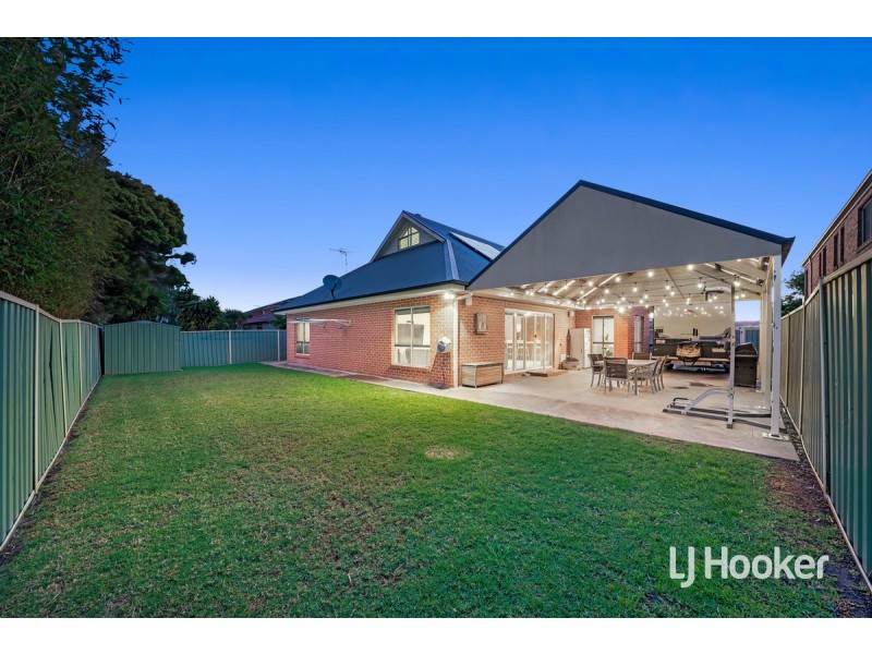 13 Shaftsbury Boulevard, Point Cook VIC 3030