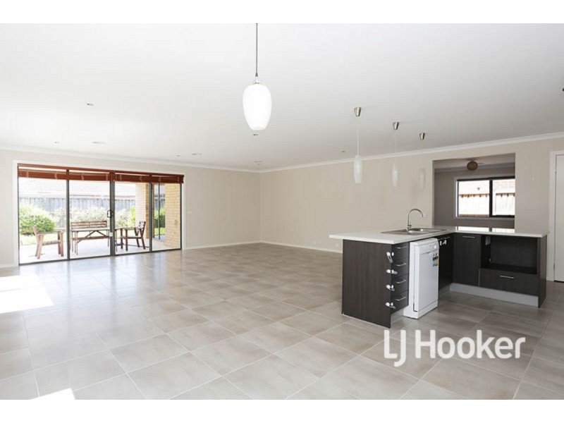 11 Tiarella Street, Point Cook VIC 3030