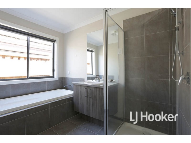 11 Tiarella Street, Point Cook VIC 3030