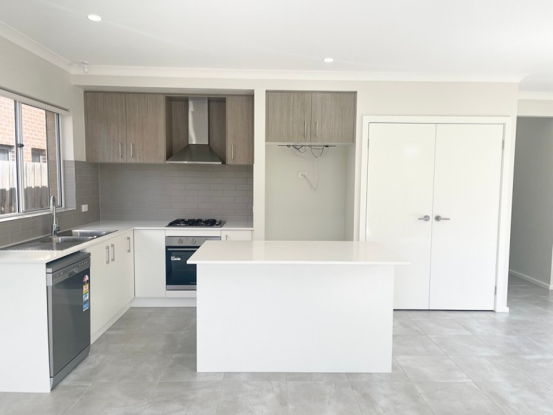 16 Chinook Way, Point Cook VIC 3030