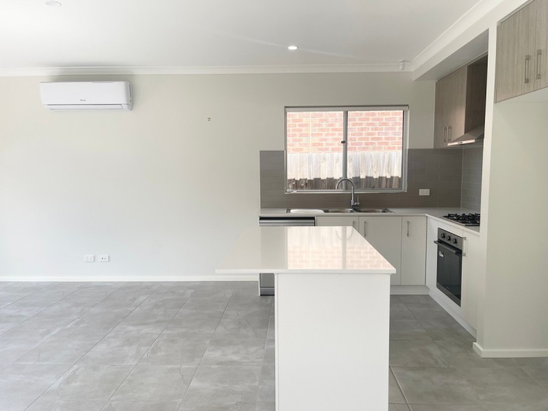 16 Chinook Way, Point Cook VIC 3030