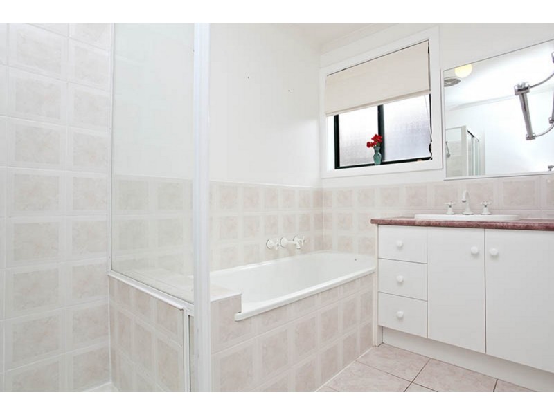 18 Tigris Close, Werribee VIC 3030