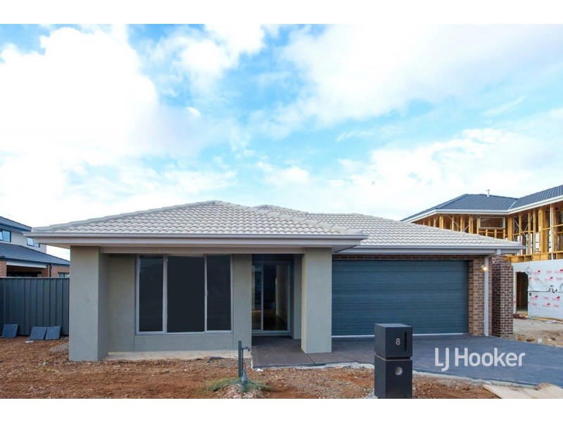 8 Crossdale Avenue, Truganina VIC 3029