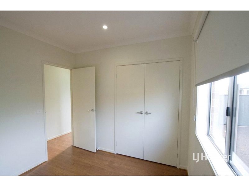 8 Crossdale Avenue, Truganina VIC 3029