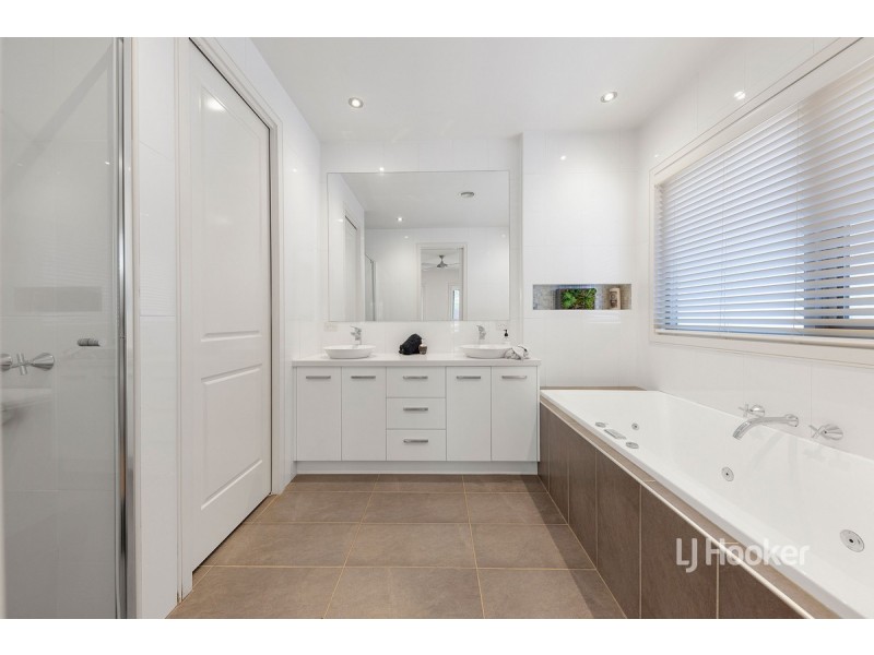 71 Fantail Crescent, Williams Landing VIC 3027