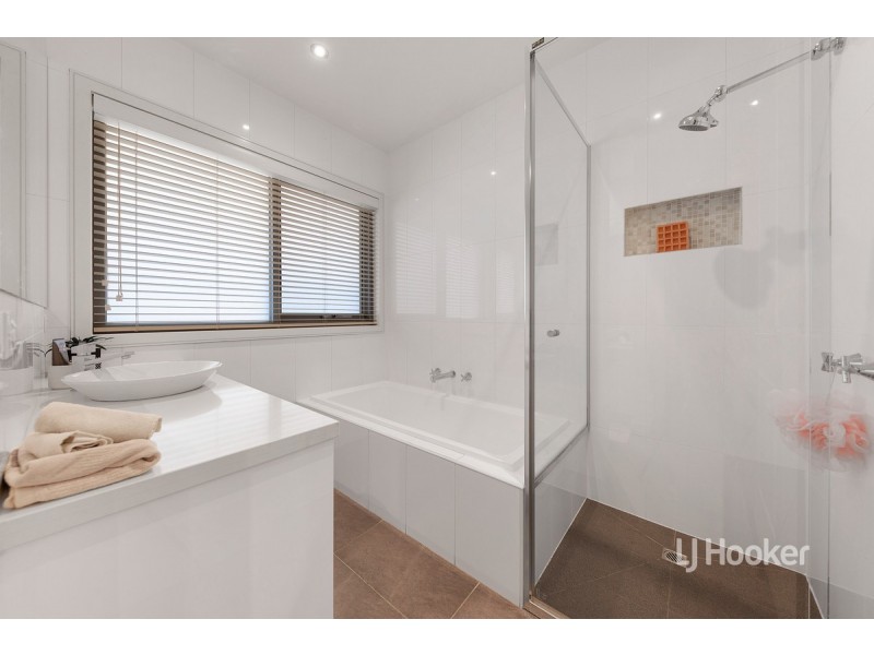 71 Fantail Crescent, Williams Landing VIC 3027