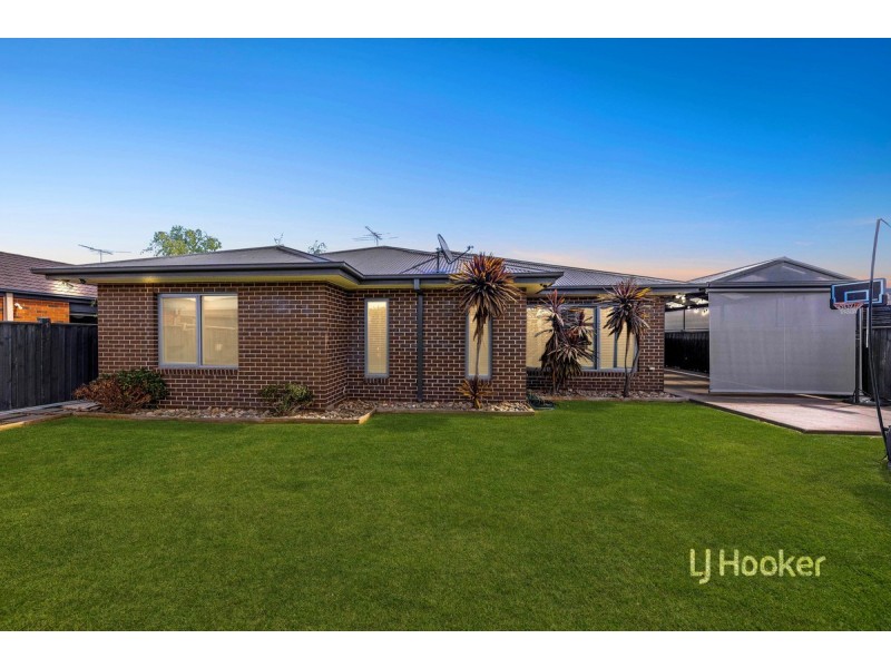 71 Fantail Crescent, Williams Landing VIC 3027
