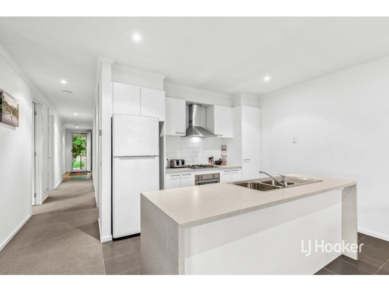 11 Prichard Walk, Point Cook VIC 3030