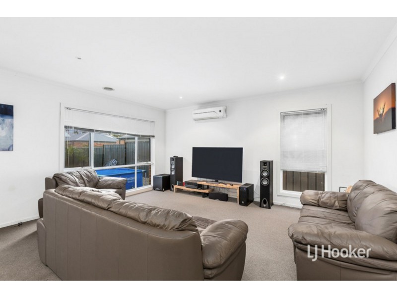 11 Prichard Walk, Point Cook VIC 3030