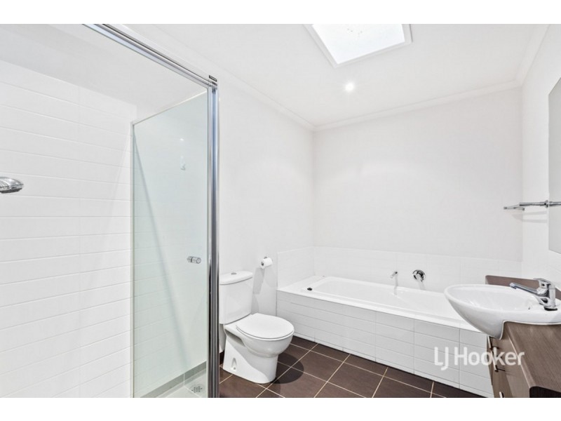 11 Prichard Walk, Point Cook VIC 3030