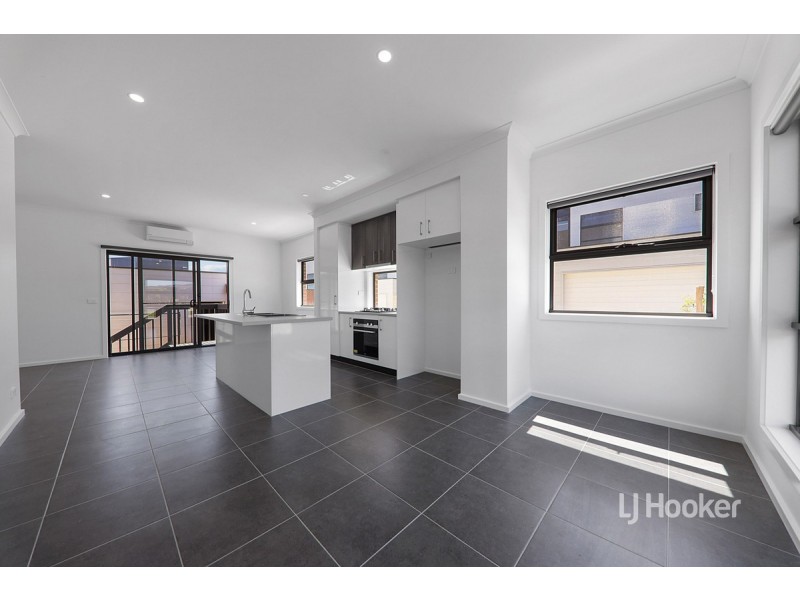 30 Merribrook Boulevard, Clyde VIC 3978