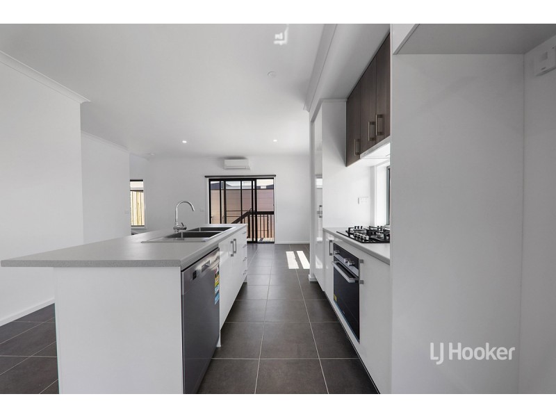 30 Merribrook Boulevard, Clyde VIC 3978