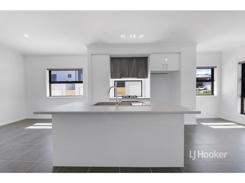 30 Merribrook Boulevard, Clyde VIC 3978