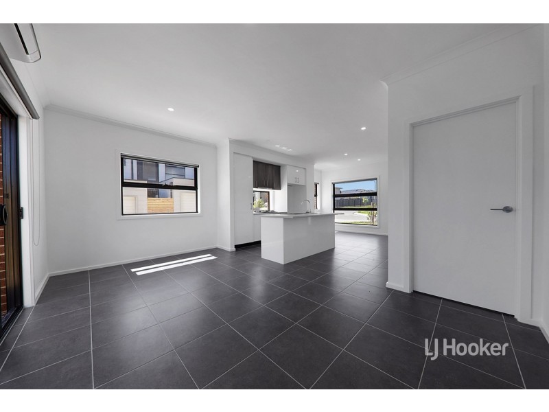 30 Merribrook Boulevard, Clyde VIC 3978