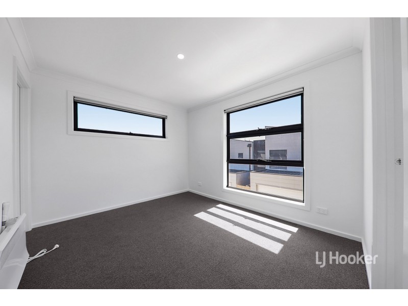 30 Merribrook Boulevard, Clyde VIC 3978