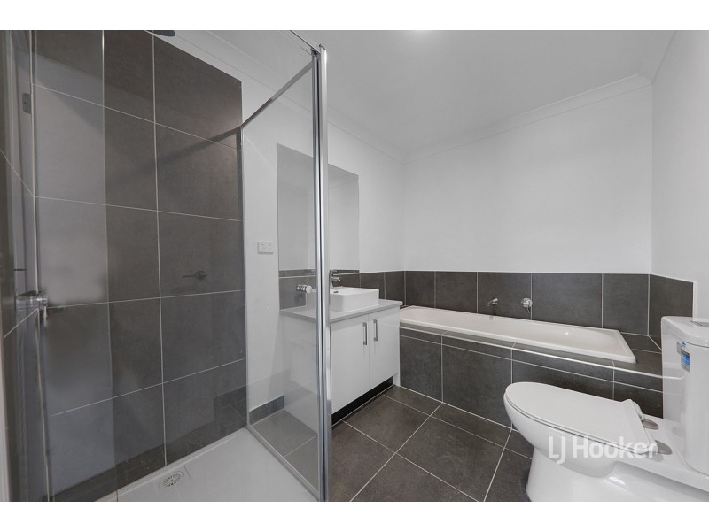 30 Merribrook Boulevard, Clyde VIC 3978