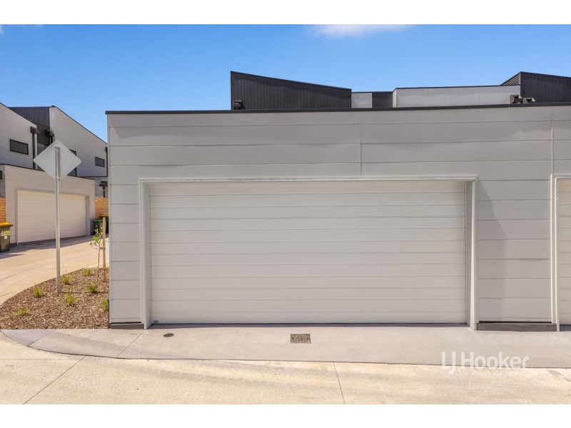 30 Merribrook Boulevard, Clyde VIC 3978