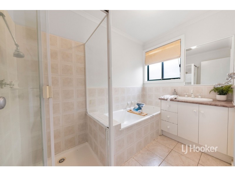 18 Tigris Close, Werribee VIC 3030