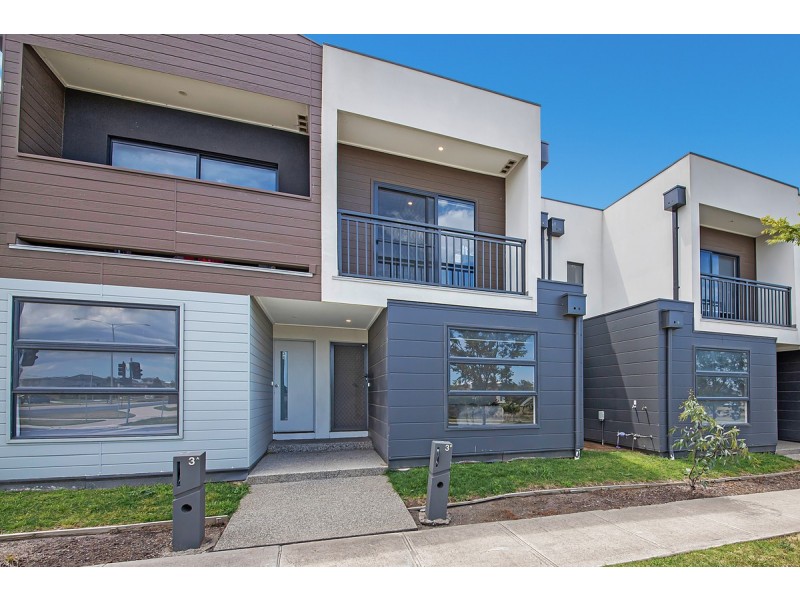 3B Charlwood Promenade, Werribee VIC 3030