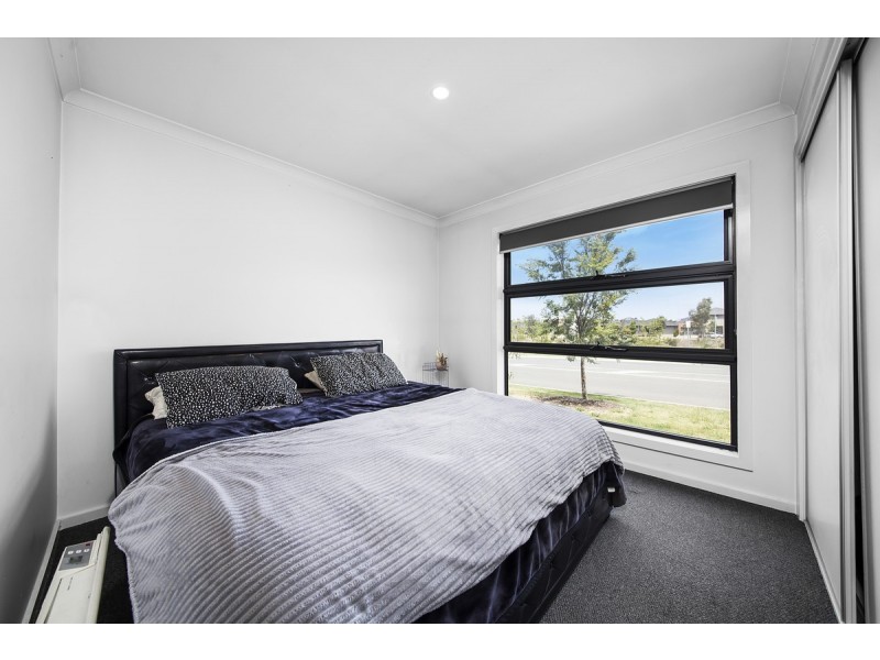 3B Charlwood Promenade, Werribee VIC 3030
