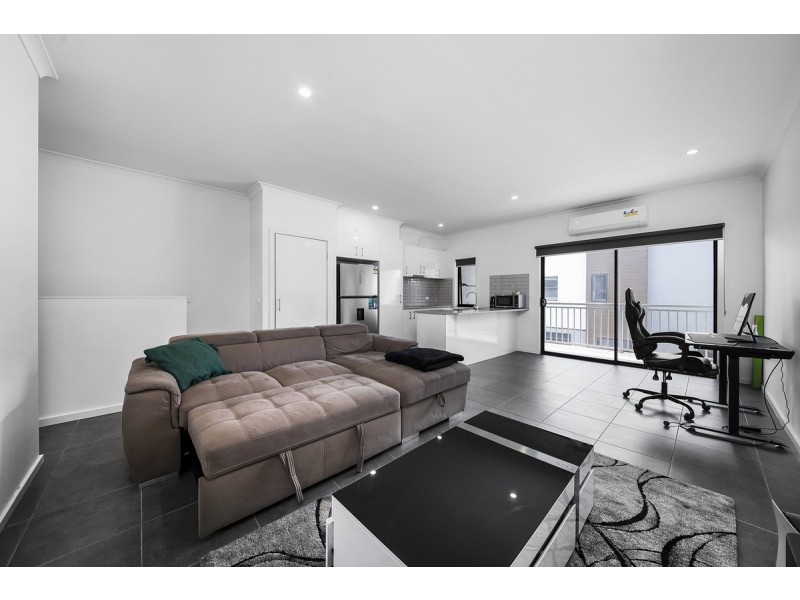 3B Charlwood Promenade, Werribee VIC 3030