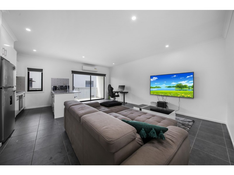 3B Charlwood Promenade, Werribee VIC 3030