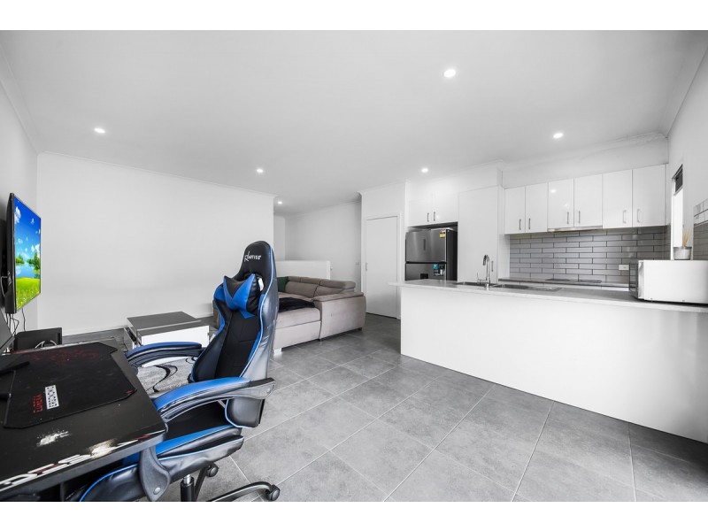 3B Charlwood Promenade, Werribee VIC 3030