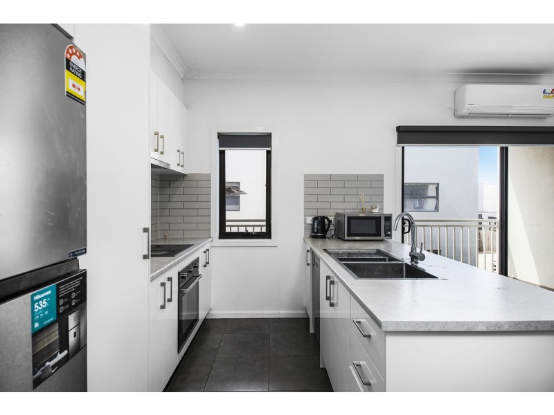 3B Charlwood Promenade, Werribee VIC 3030