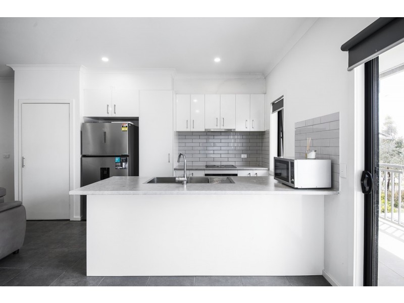 3B Charlwood Promenade, Werribee VIC 3030