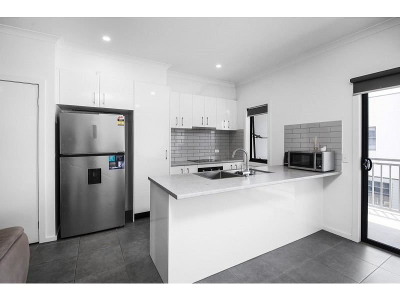 3B Charlwood Promenade, Werribee VIC 3030