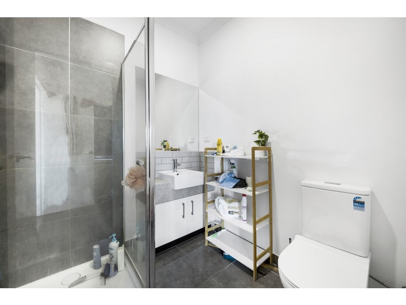 3B Charlwood Promenade, Werribee VIC 3030