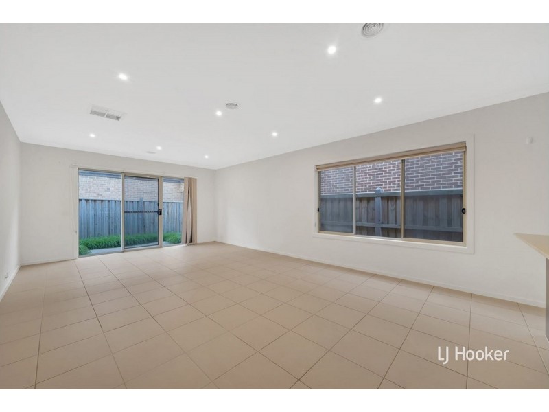 54 Dingo Street, Point Cook VIC 3030