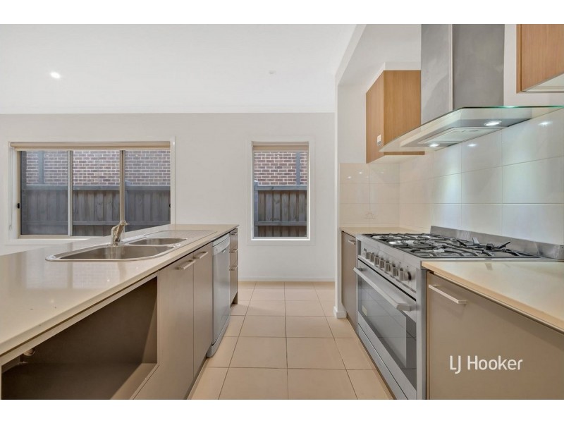 54 Dingo Street, Point Cook VIC 3030