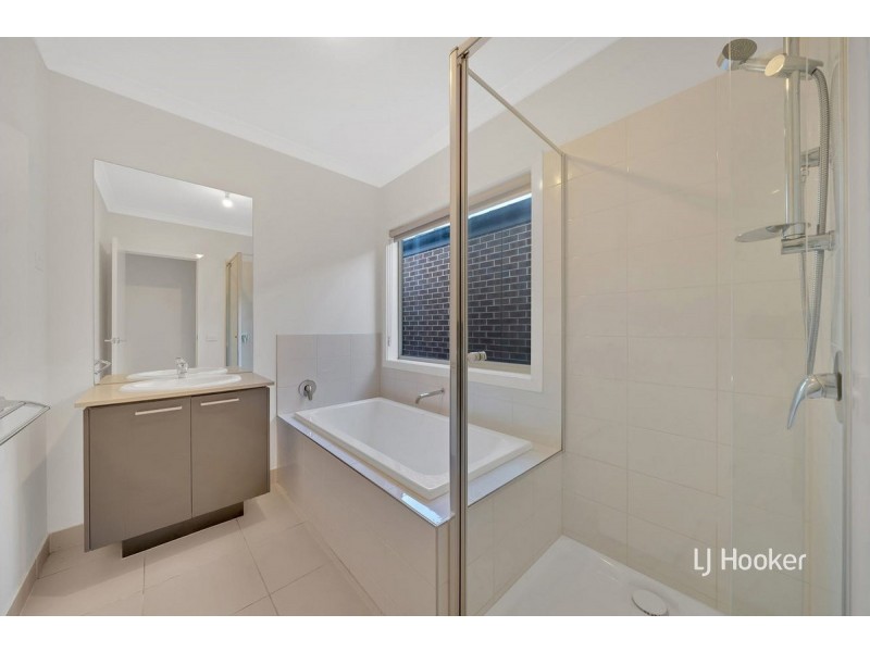 54 Dingo Street, Point Cook VIC 3030