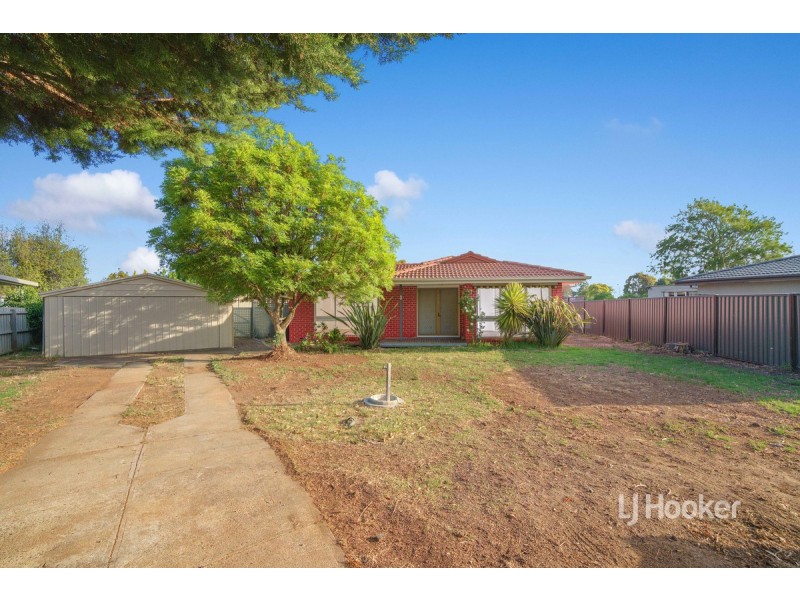 3 Landau Place, Melton West VIC 3337