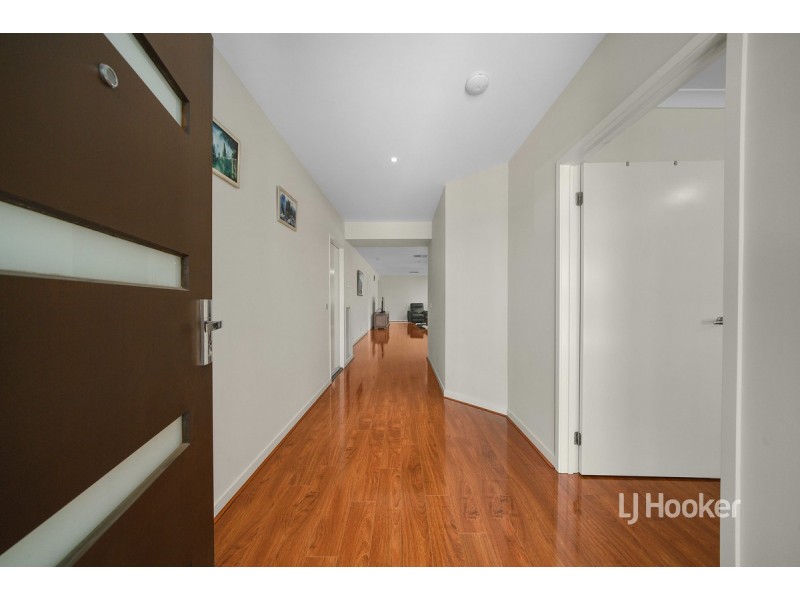 42 Tamborine Avenue, Point Cook VIC 3030