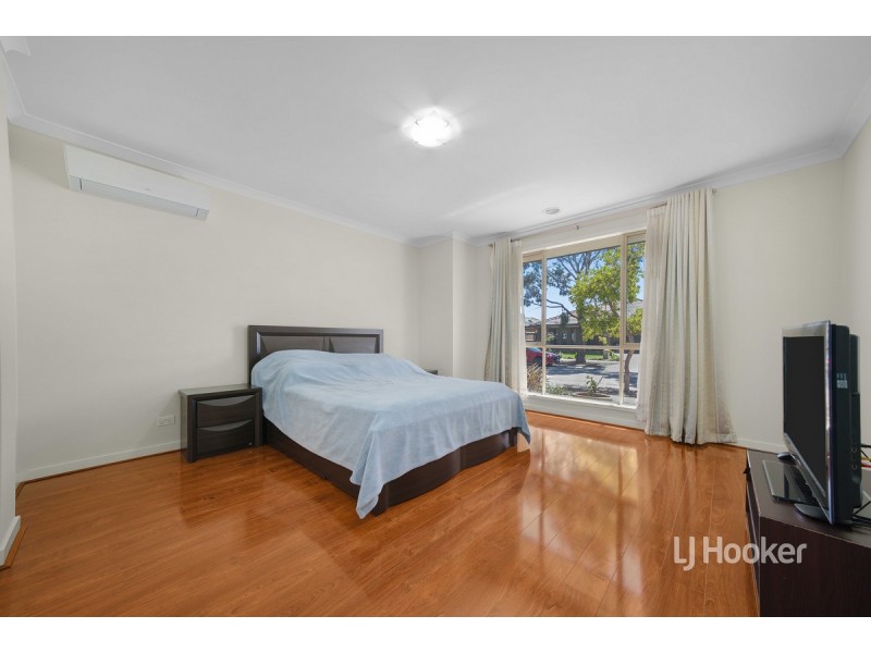 42 Tamborine Avenue, Point Cook VIC 3030