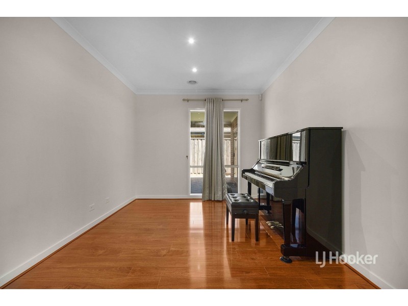 42 Tamborine Avenue, Point Cook VIC 3030