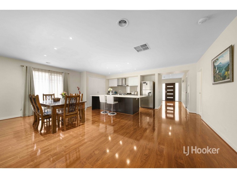 42 Tamborine Avenue, Point Cook VIC 3030