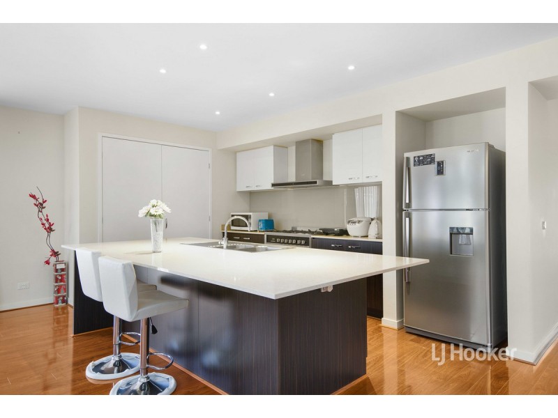 42 Tamborine Avenue, Point Cook VIC 3030