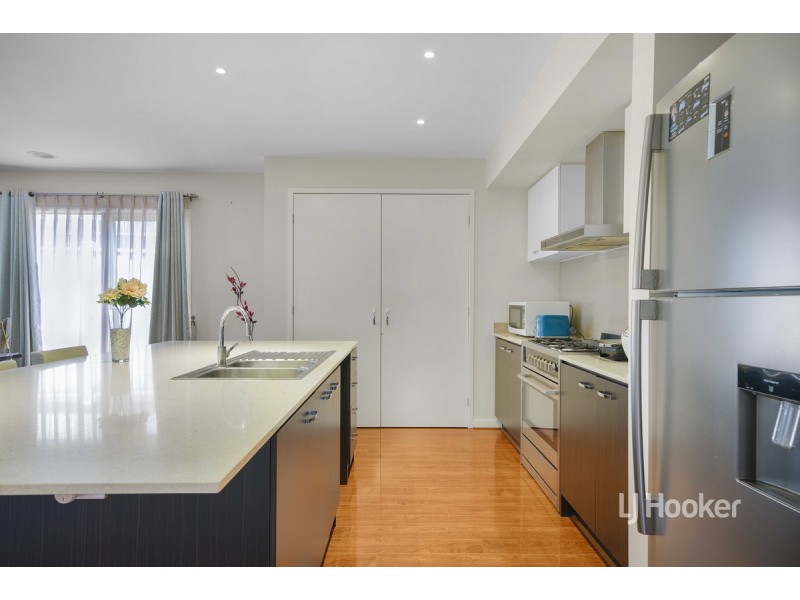 42 Tamborine Avenue, Point Cook VIC 3030