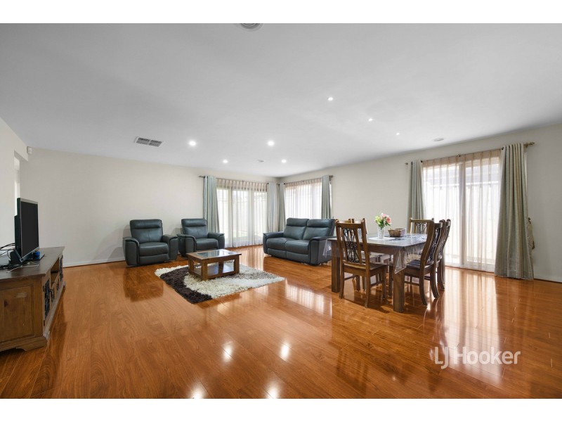 42 Tamborine Avenue, Point Cook VIC 3030