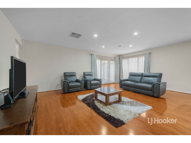 42 Tamborine Avenue, Point Cook VIC 3030