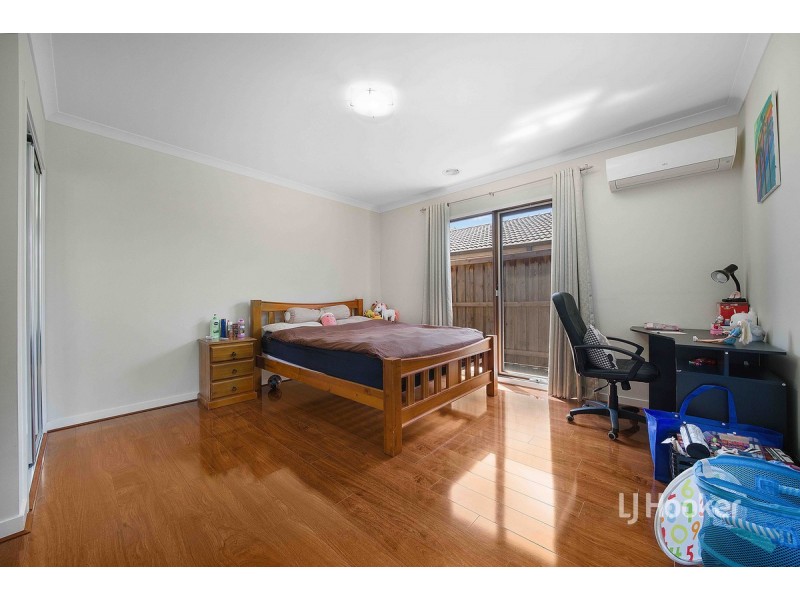 42 Tamborine Avenue, Point Cook VIC 3030