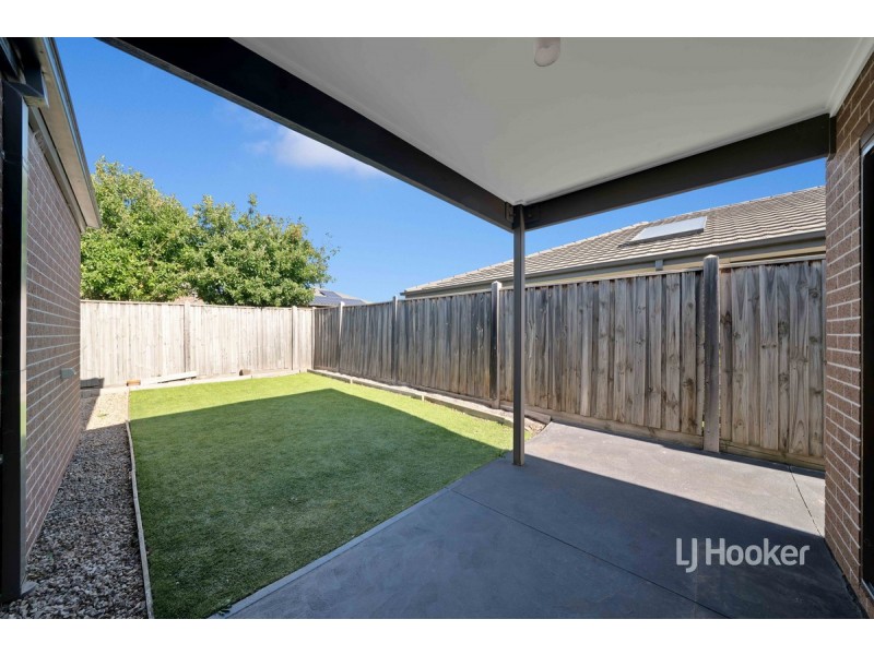 42 Tamborine Avenue, Point Cook VIC 3030