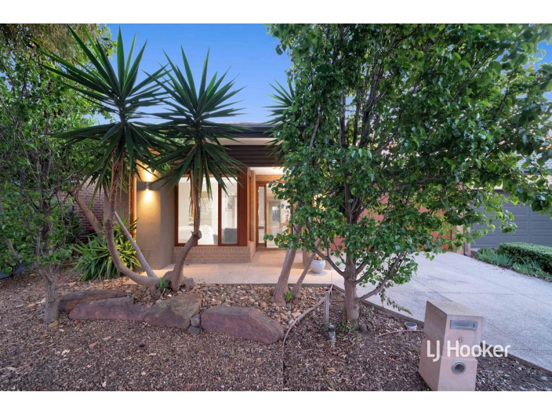 6 Bedarra Link, Point Cook VIC 3030