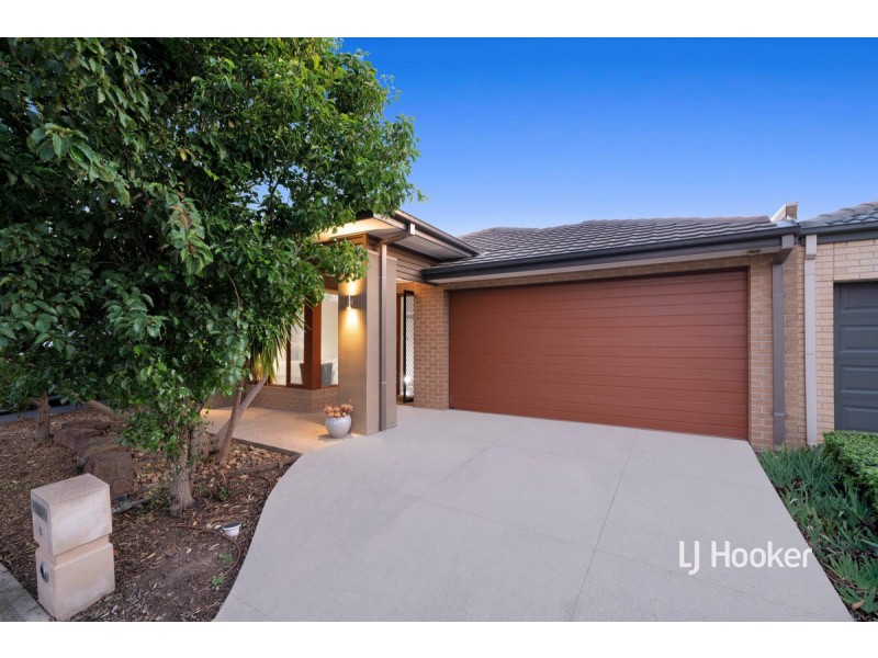 6 Bedarra Link, Point Cook VIC 3030