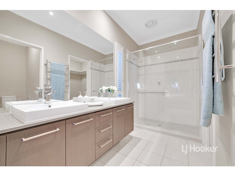 6 Bedarra Link, Point Cook VIC 3030