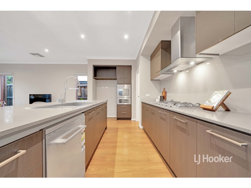 6 Bedarra Link, Point Cook VIC 3030
