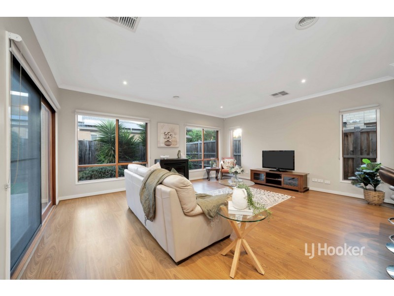 6 Bedarra Link, Point Cook VIC 3030